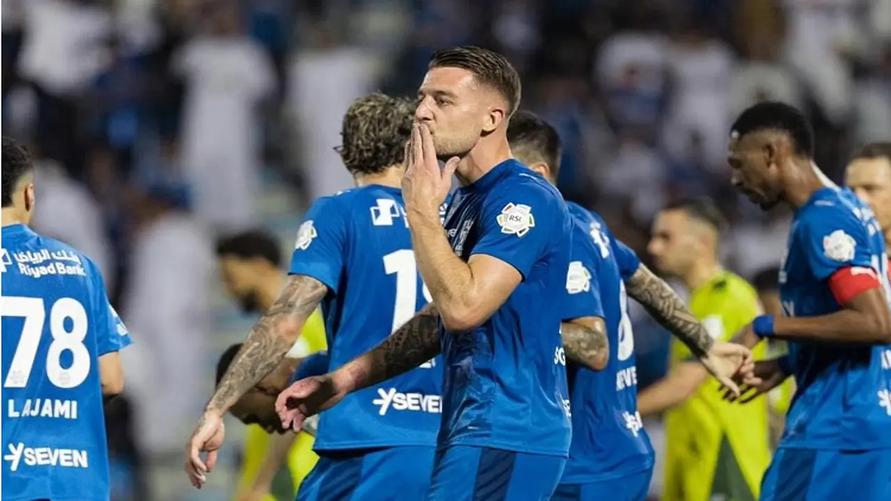 الهلال يتجاوز عقبة الخليج بثنائية نظيفة في منافسات دوري روشن للمحترفين